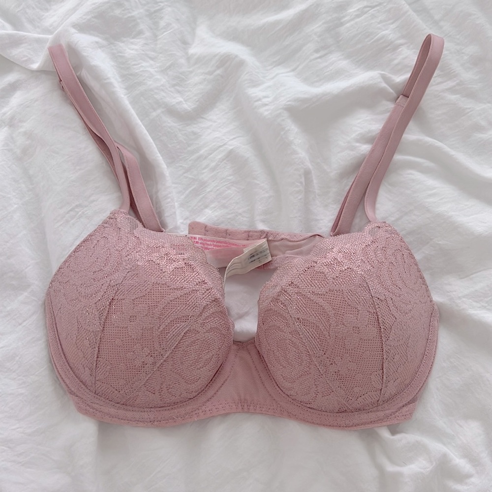 Victoria’s Secret Pink date push up bra 32B- never used